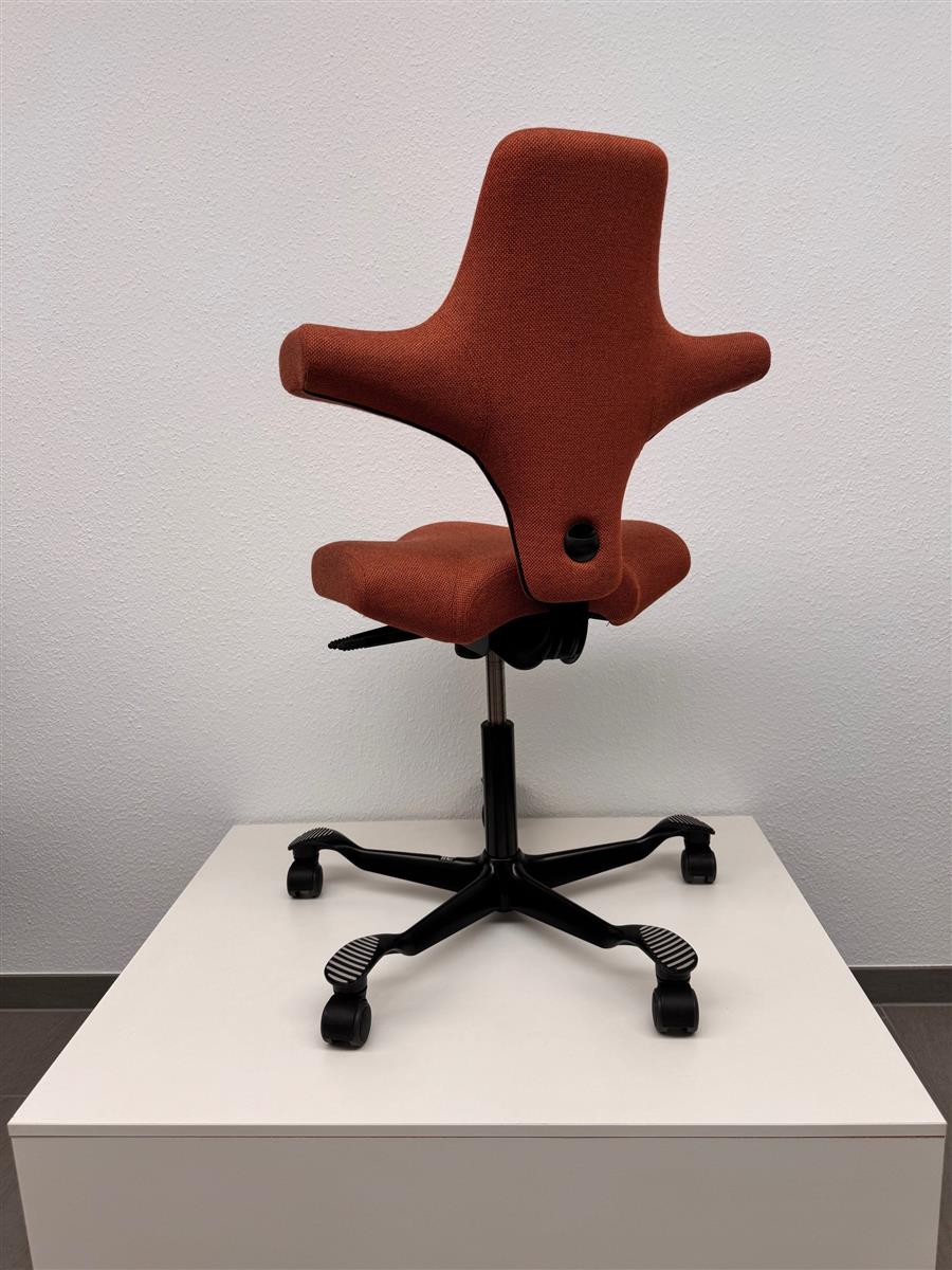 HAG Capisco 8106 - Ausstellungsstück - Bezug Steelcut Rot