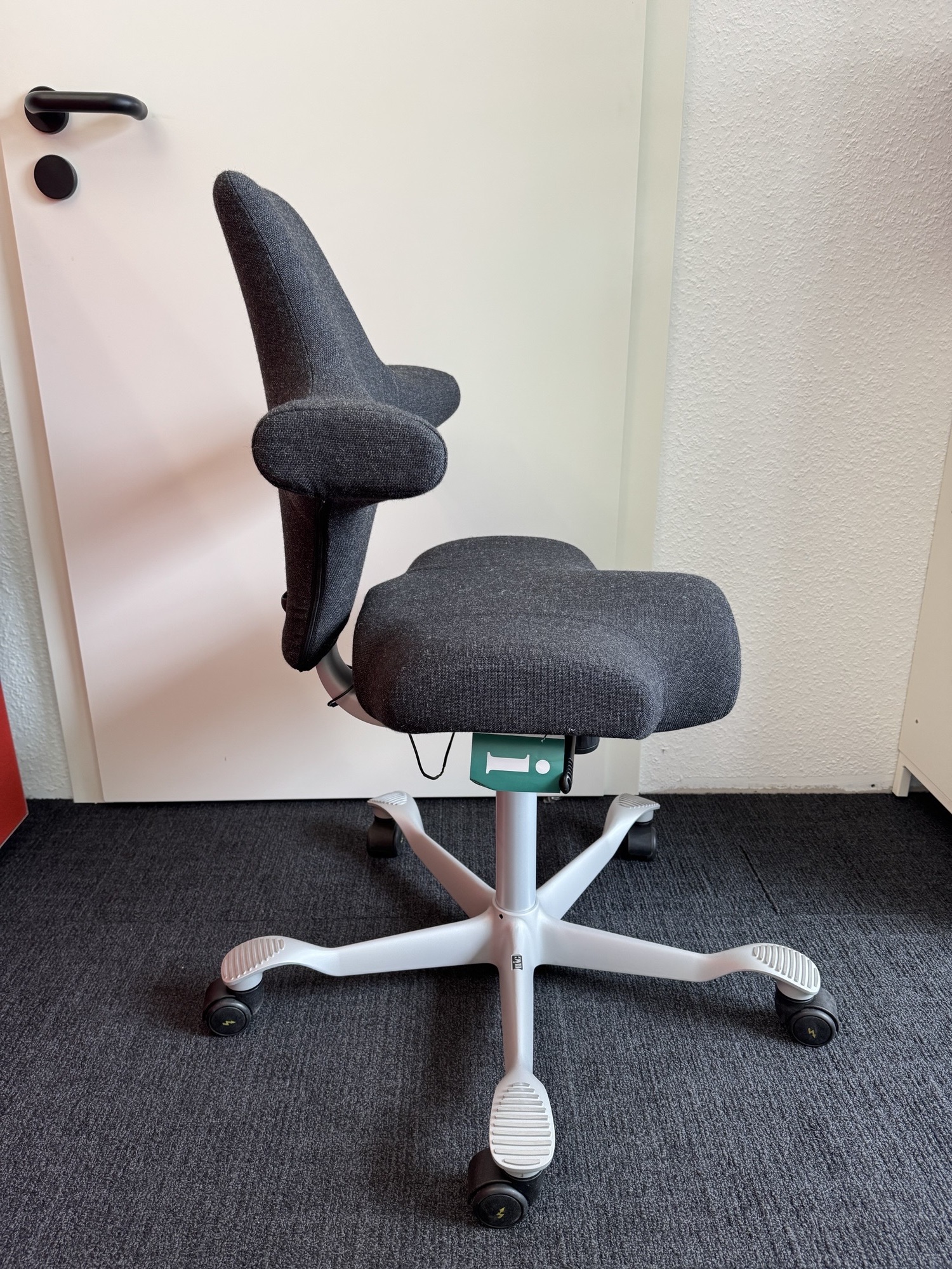 HAG Capisco 8106 ESD-Ausführung Wolle Grau