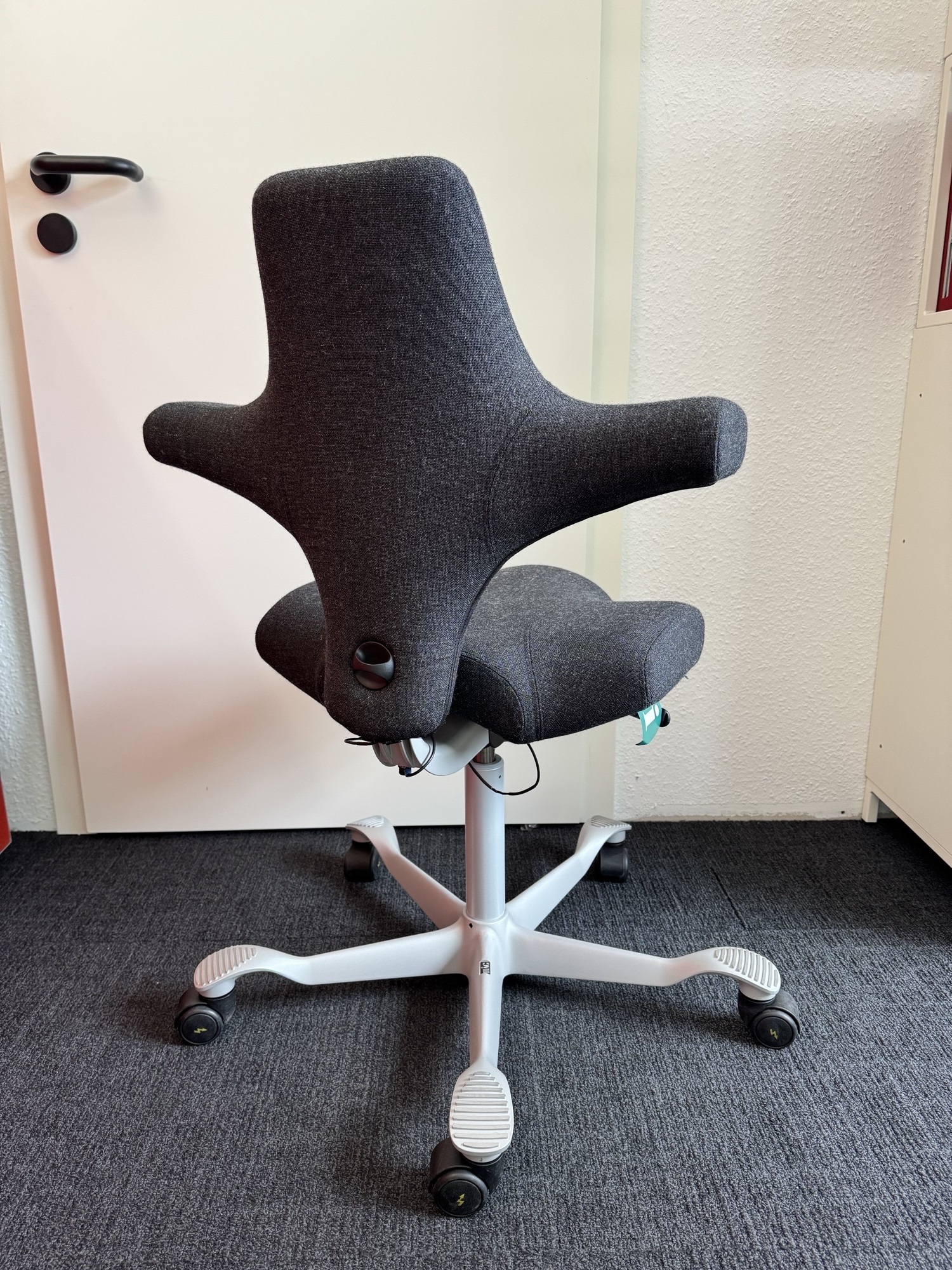 HAG Capisco 8106 ESD-Ausführung Wolle Grau