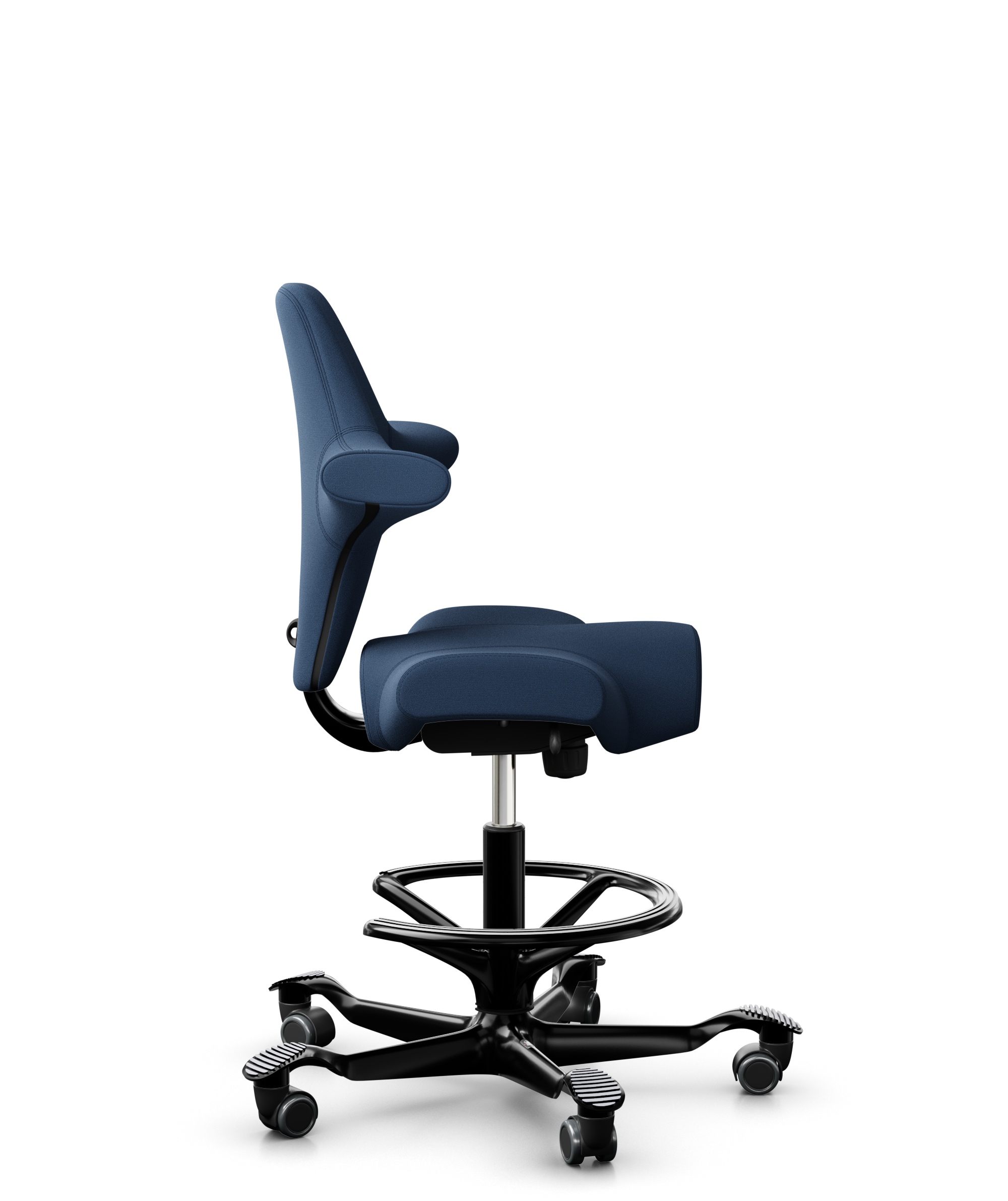 HAG Capisco 8106 Counter Stoff Xtreme Dunkelblau Gestell Schwarz mit Fußring